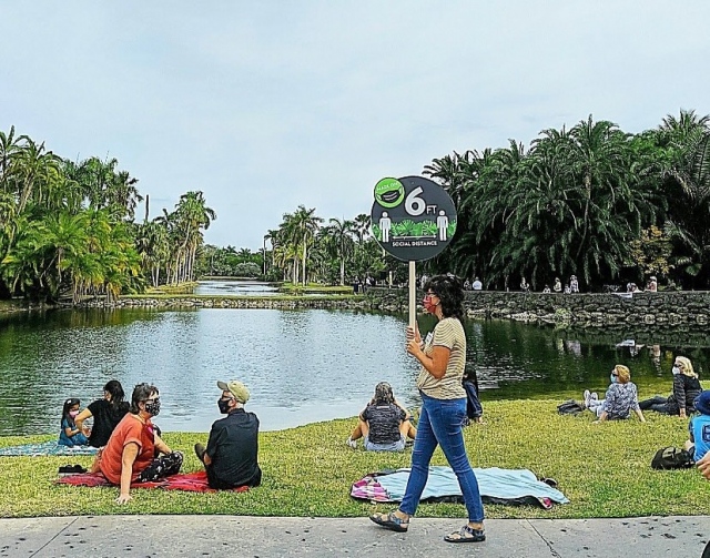 THANK YOU to all of our volunteers, staff, members, and guests for continuing to follow Covid policies and procedures, ensuring that Fairchild is a safe place for you and your loved ones to enjoy! 💚